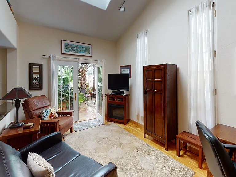 915 Alameda Blvd — Photo 8