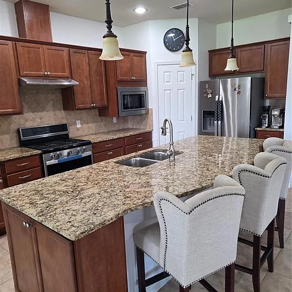 576 Cantabria Dr — Photo 7