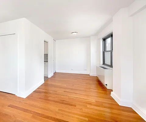 Sold by Manhattan Skyline | media 24