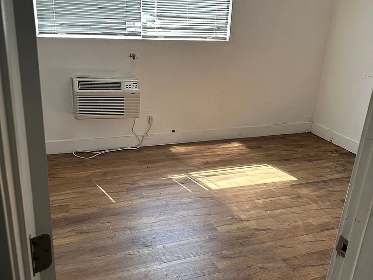 155 W 41st Pl #159 — Photo 7