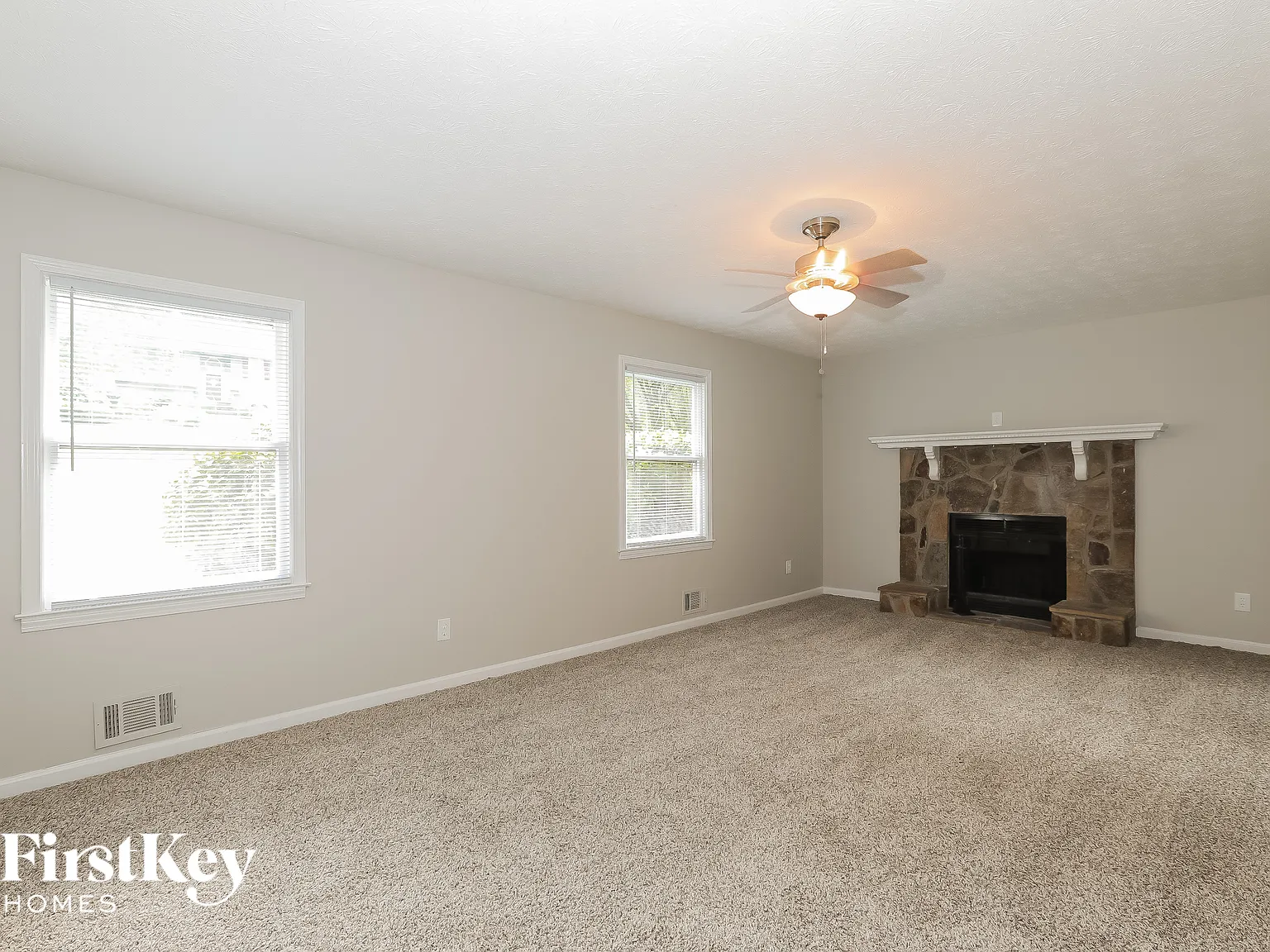 4 bed, 3.0 bath, 1923 sqft, $1,795 — Photo 2
