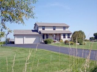 12050 4 Queens Ct, Genoa, IL 60135