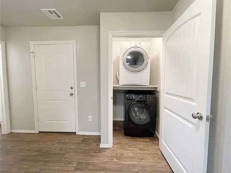 2127 Buena Vida Ln — Photo 32