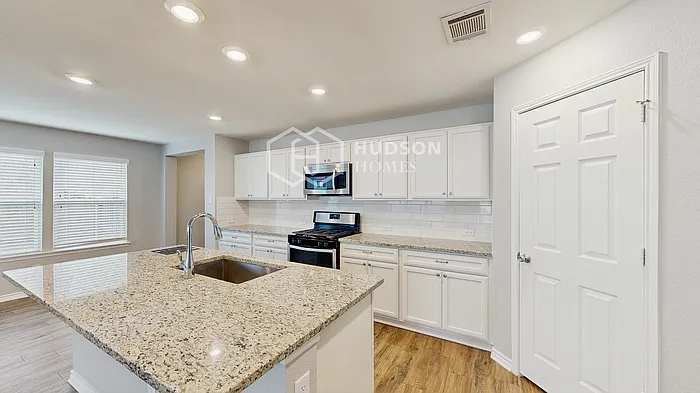 2716 Tobias Ln — Photo 9