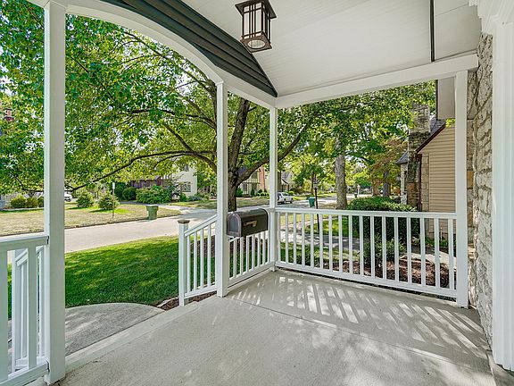 4th image of 34 W Schreyer Pl