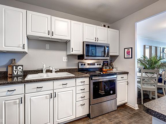 4th image of 1660 N Lasalle St #4007