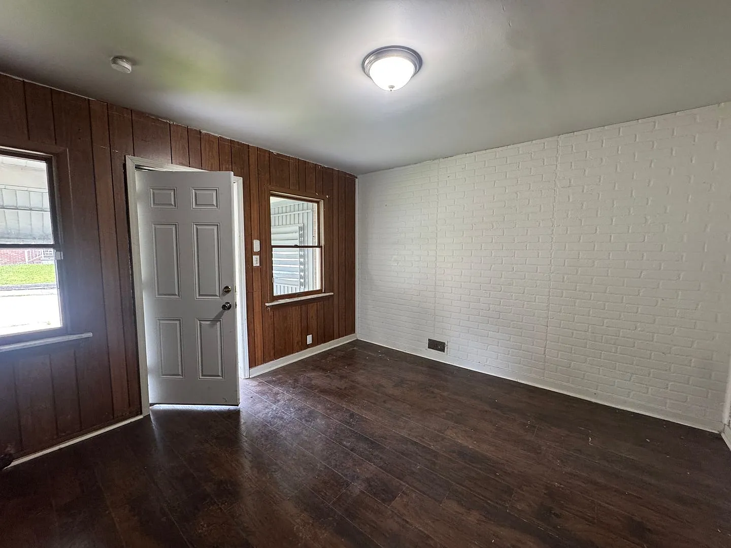 Duquesne 2 Bedroom 1 Bath House, Yard — Photo 2