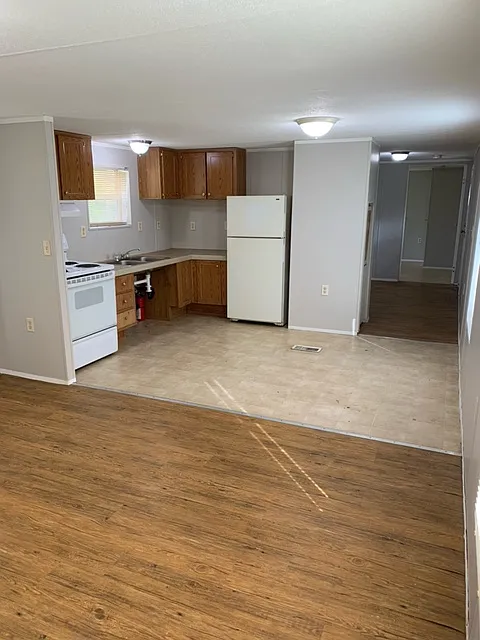 3 Bed / 2 Bath Mobile Home in Hurricane — Photo 3