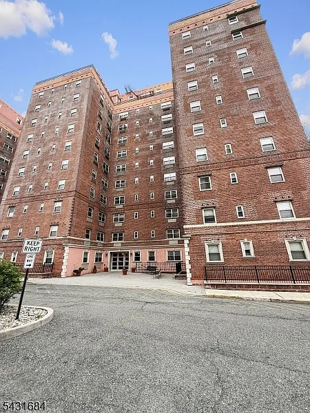 1 bed, 1.0 bath, $1,750 — Photo 3