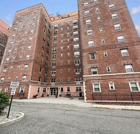 3rd image of 70 S Munn Ave APT 303