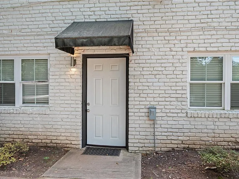 880 Saint Charles Ave NE #10 — Photo 2
