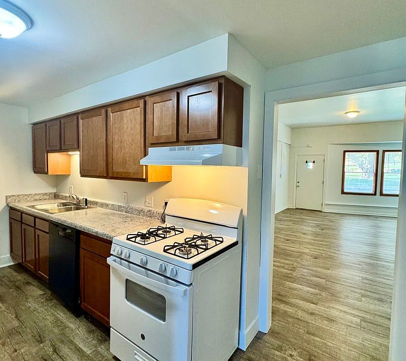 1st image of 400 Perrin St APT 6