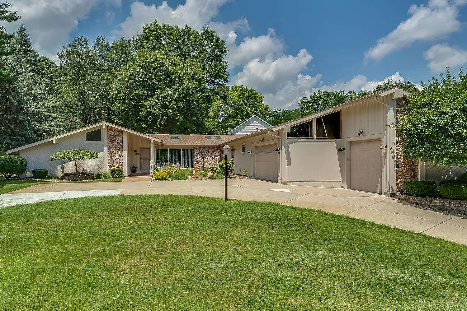 17299 Pencross Dr photo 1