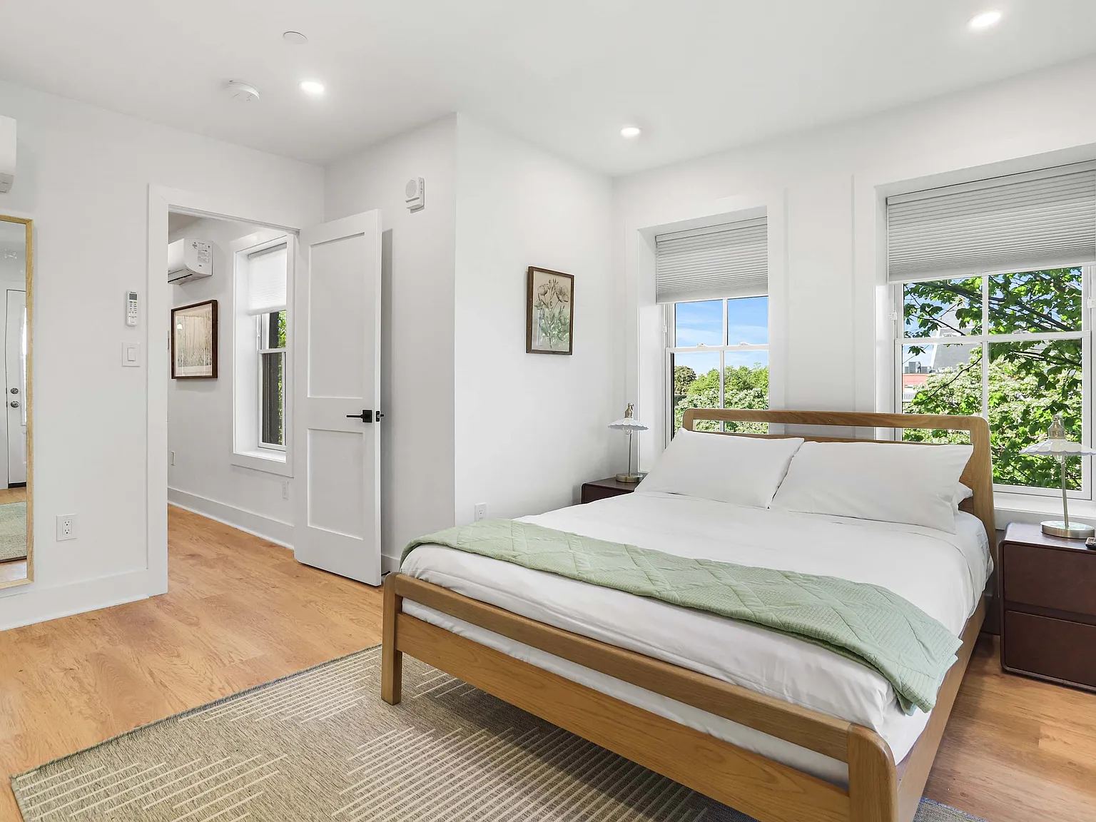 2 bed, 900 sqft, $6,150 — Photo 3