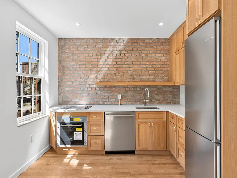 64 Greenwich Ave #2 — Photo 3