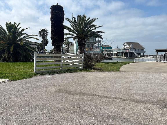 4th image of 16643 Bermuda Way