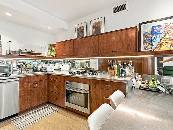 3rd image of 32 E 76th St APT 502