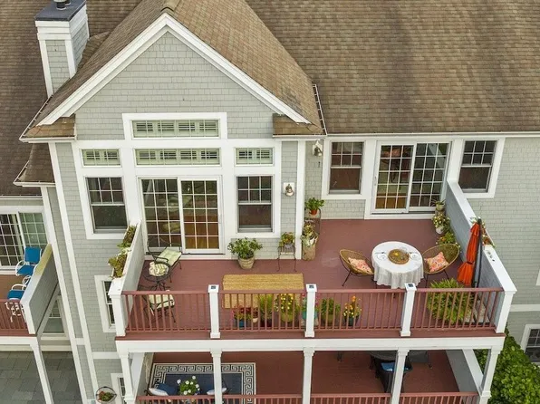 93 Topsail Dr, Tiverton, RI 02878