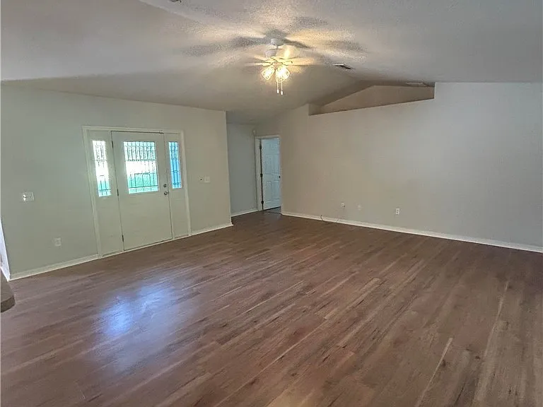 3075 E Crown Dr — Photo 2