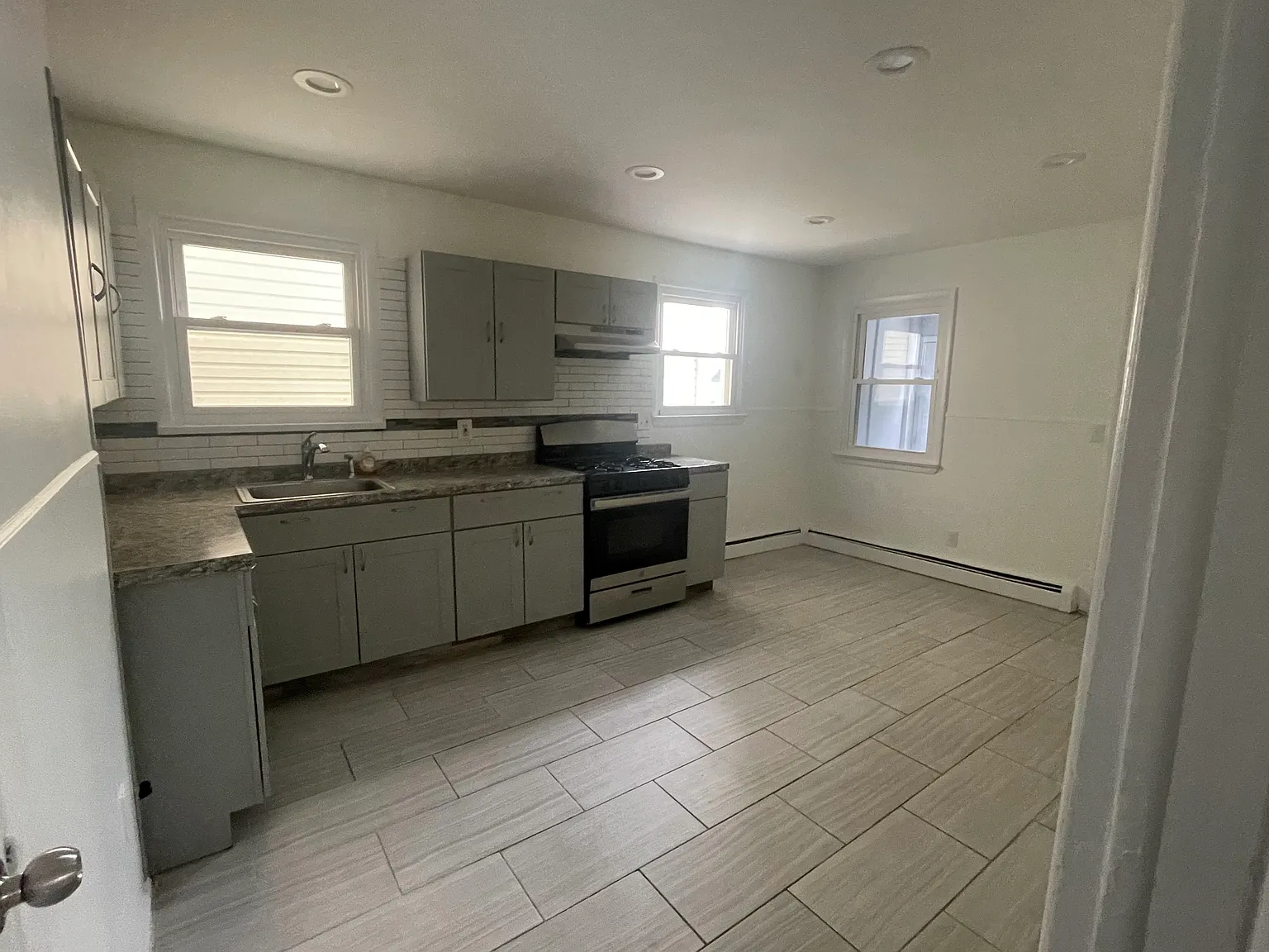 4 bed, 1200 sqft, $2,650 — Photo 4
