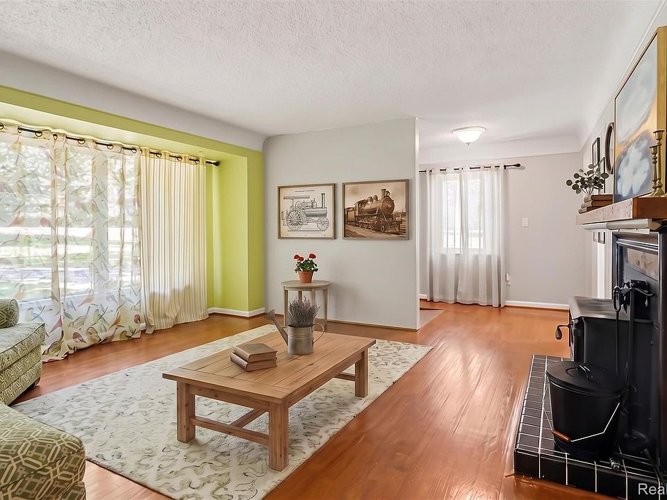 21695 Rougewood Dr, photo 6