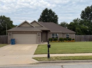 911 Buck Dr, Pea Ridge, AR 72751