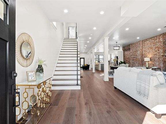 3rd image of 3335 Vista Ave