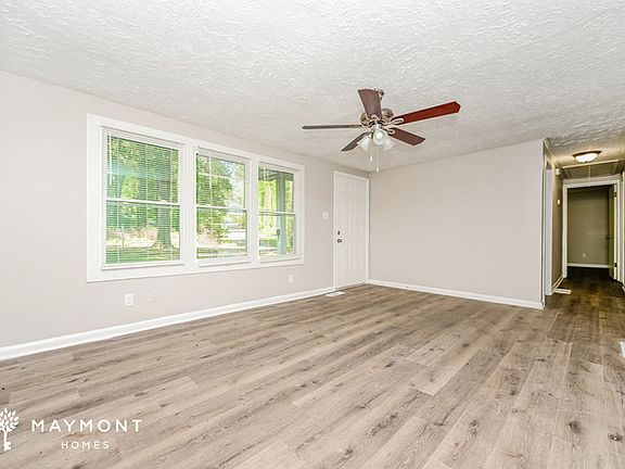 3rd image of 422 Hawthorne Cir
