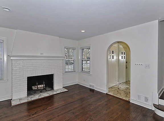 4th image of 835 Broadview Ave