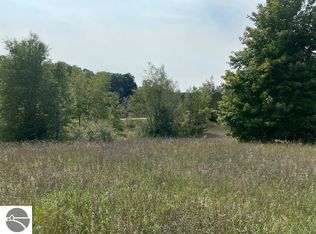 62 W Golden Meadow Dr, Maple City, MI 49664