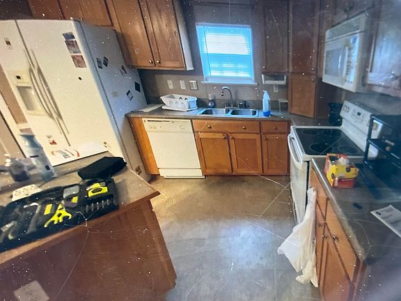 3rd image of 158 Silver Creek Dr