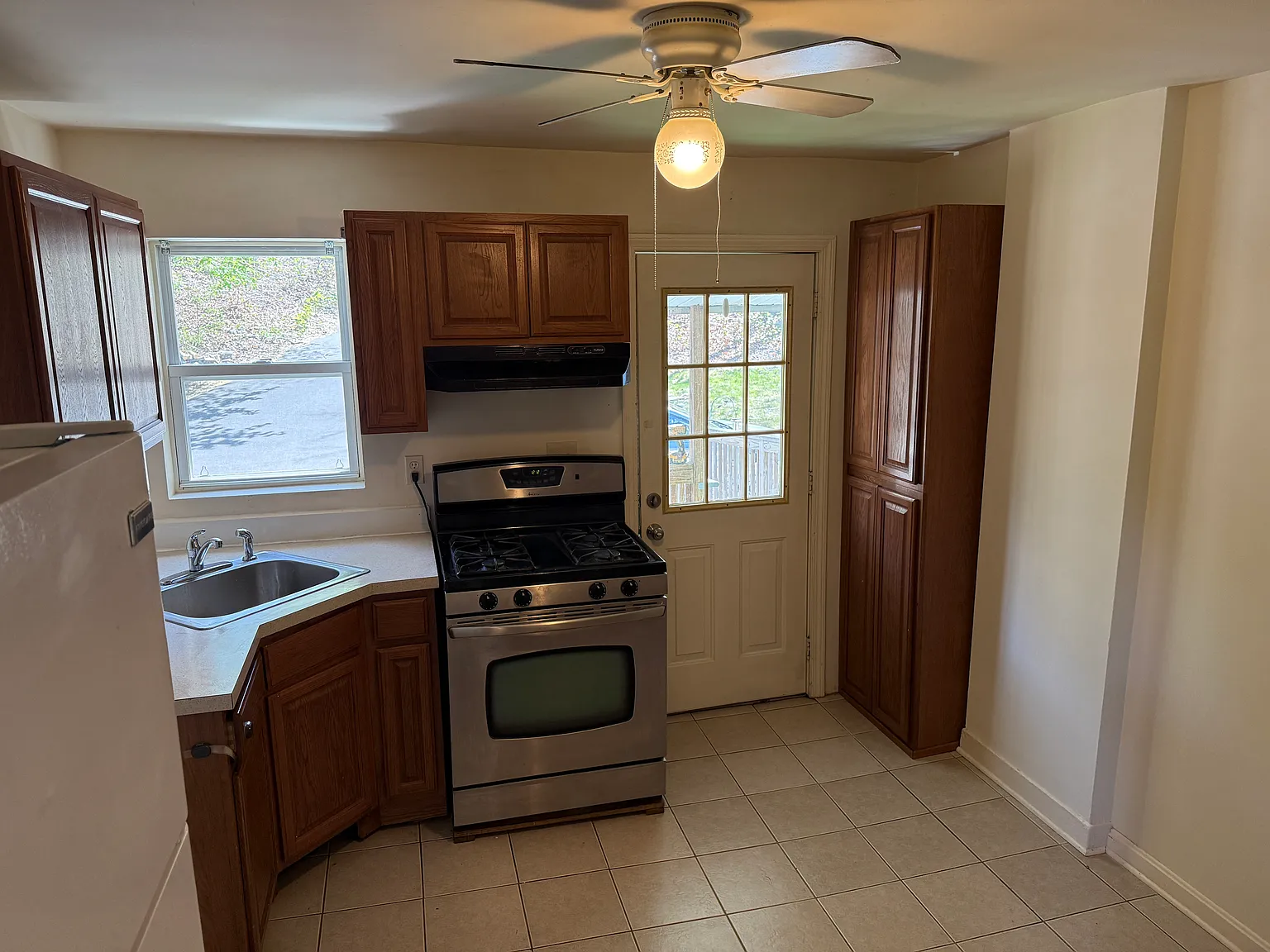 3 bed, 1200 sqft, $1,850 — Photo 3