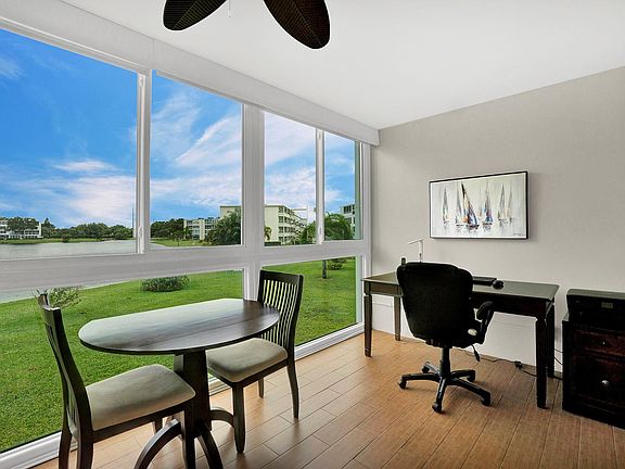 2nd image of 2112 Oakridge V #2112