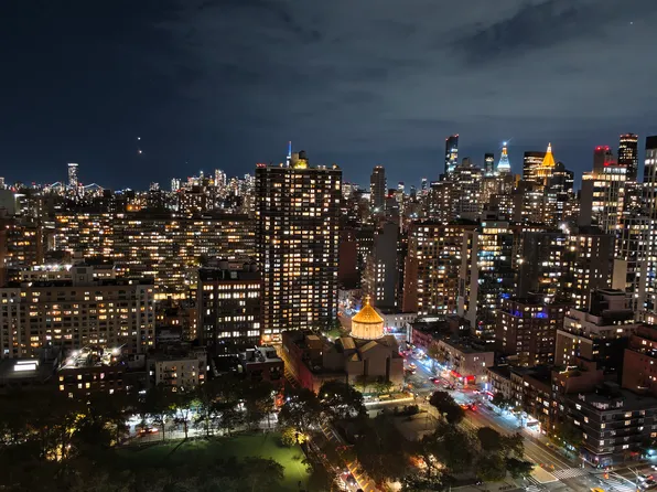 330 East 38th Street image 13 of 23