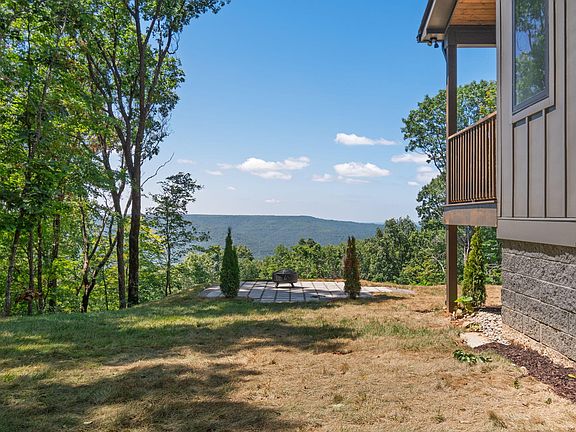 4th image of 900 Valley View Dr