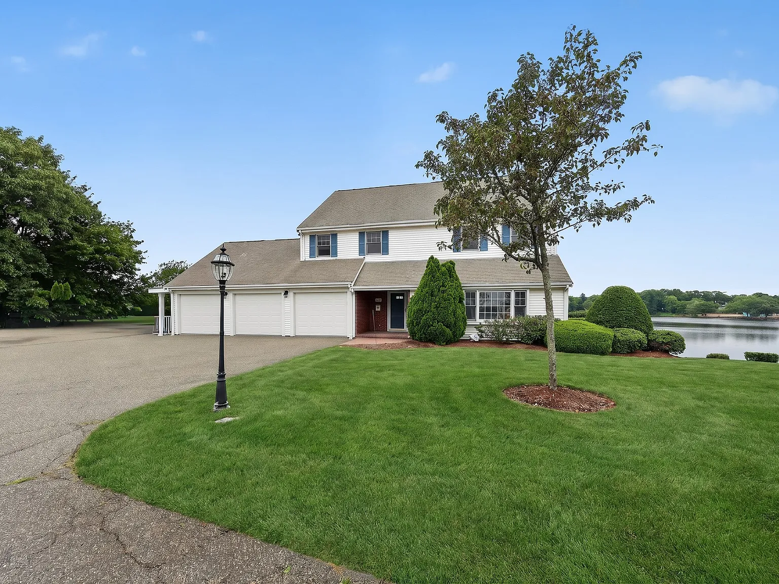 5 bed, 4.5 bath, 5700 sqft, $6,950 — Photo 2