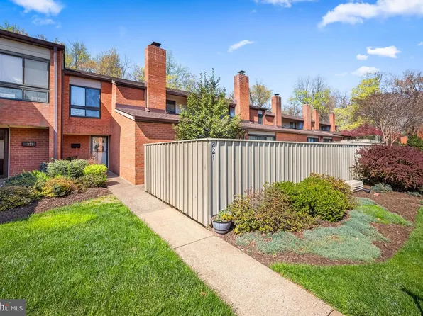 221 Deer Fox Ln, Lutherville Timonium, MD 21093