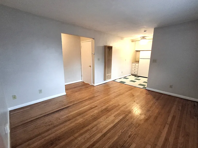 756 Greenwood Ave NE #3 — Photo 2