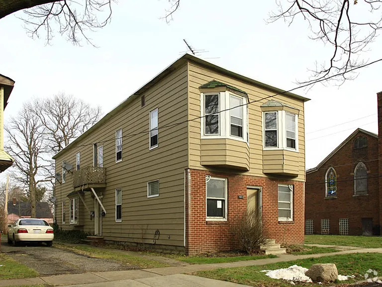 16413 Arcade Ave — Photo 1
