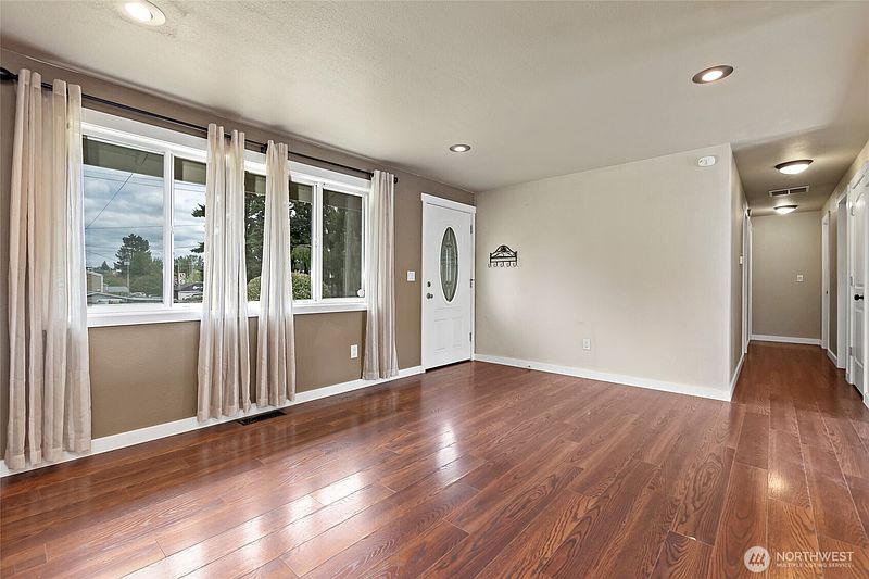5th image of 10717 SE 211th Street