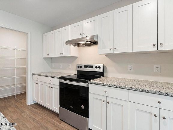 5th image of 1038 Brooke Ridge Ln