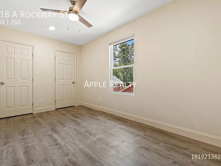 218 W Rockway St #A — Photo 14