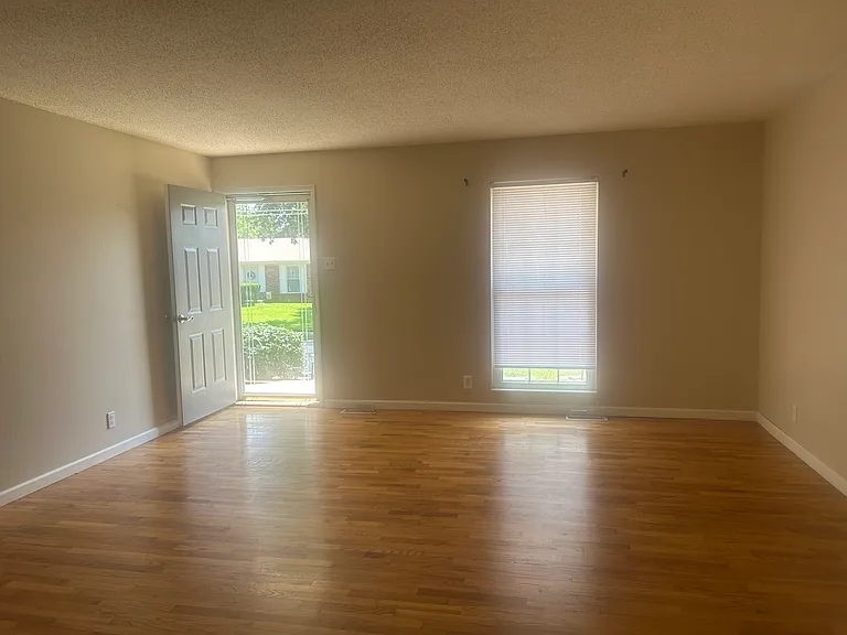 11443 Burgess Ave — Photo 6