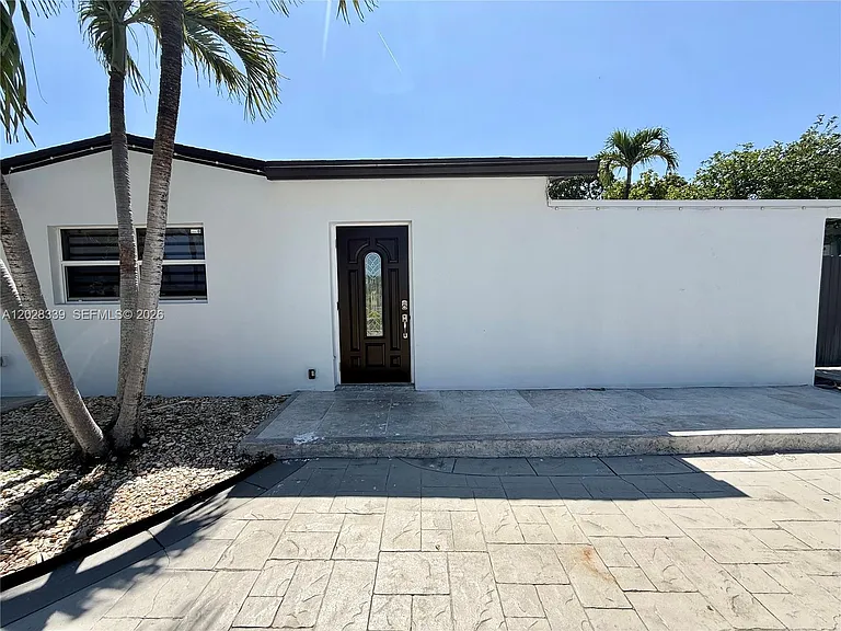 6520 W 8th Ln — Photo 1
