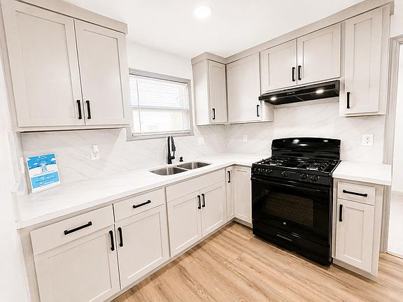 5th image of 3243 E Platt Avenue