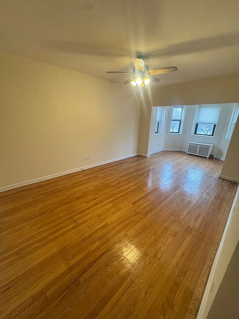 3 bed, 1200 sqft, $1,600 — Photo 2