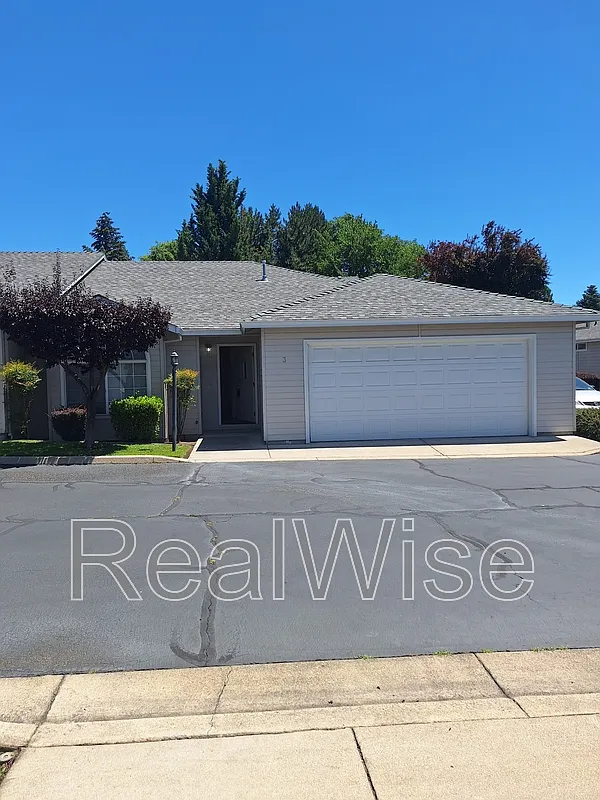 3 bed, 2.0 bath, 1344 sqft, $2,095 — Photo 1