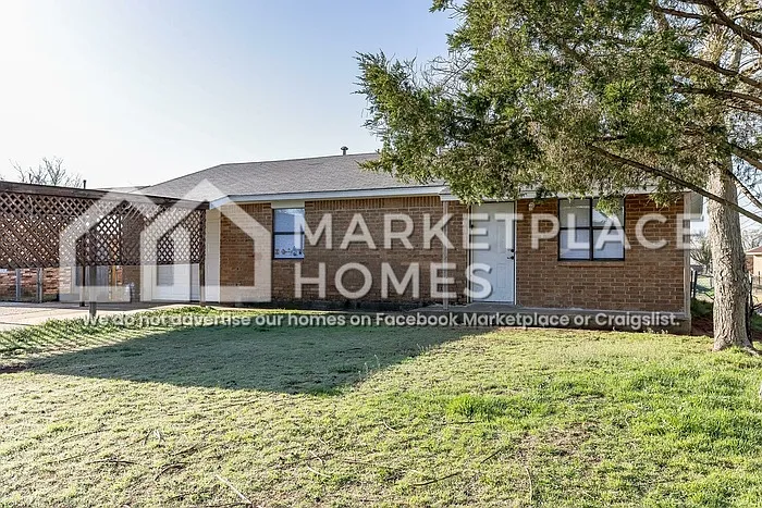 404 E Texas Dr — Photo 2