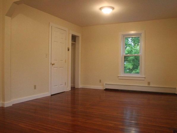 52 Old Turnpike Rd #2L