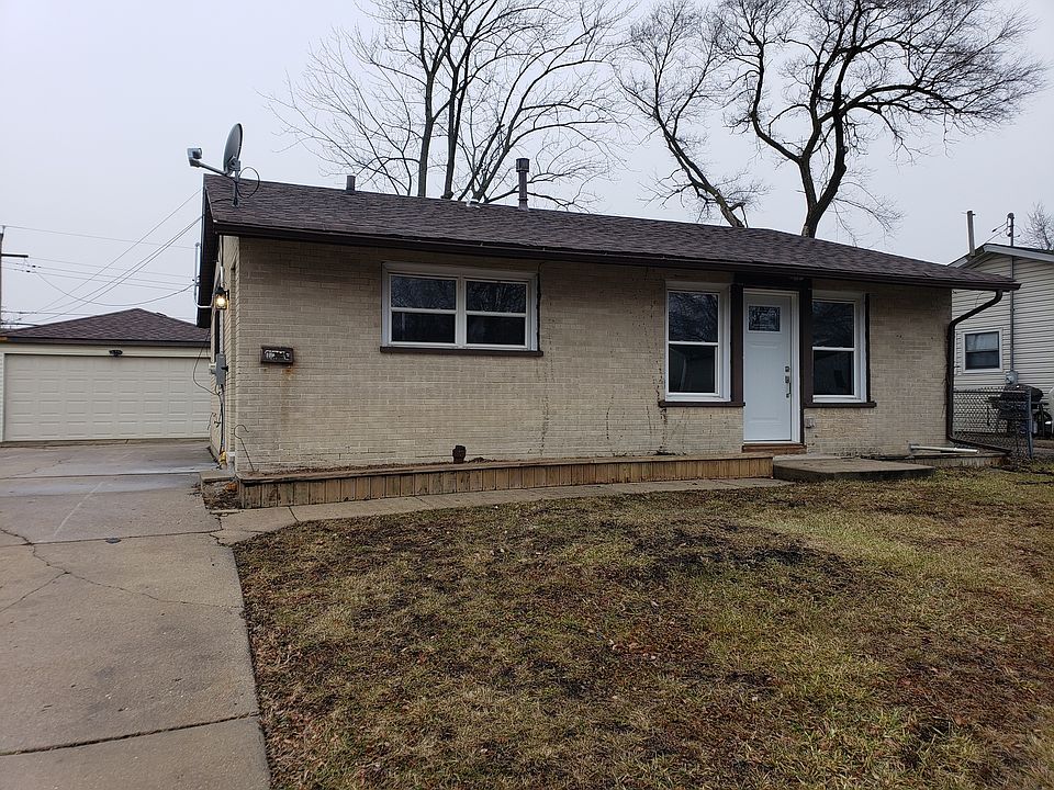 1st image of 114 E Streamwood Blvd